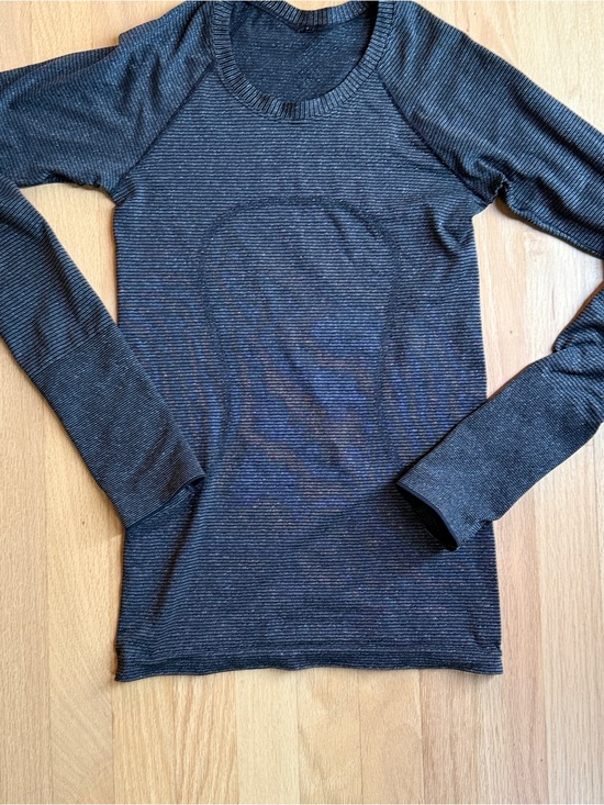 lululemon athletica Tops - Lululemon Black with Gold Shimmer Long Sleeve Top